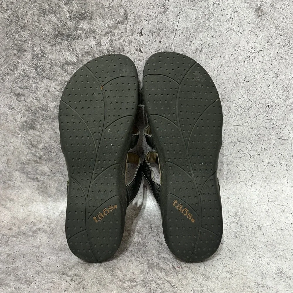 Taos Prize 3 Sandals Womens 9 Black Leather Medallion Comfort Strappy